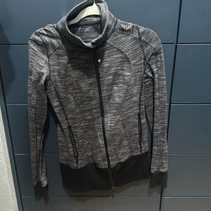 Women’s lulu lemon zip up jacket size 4